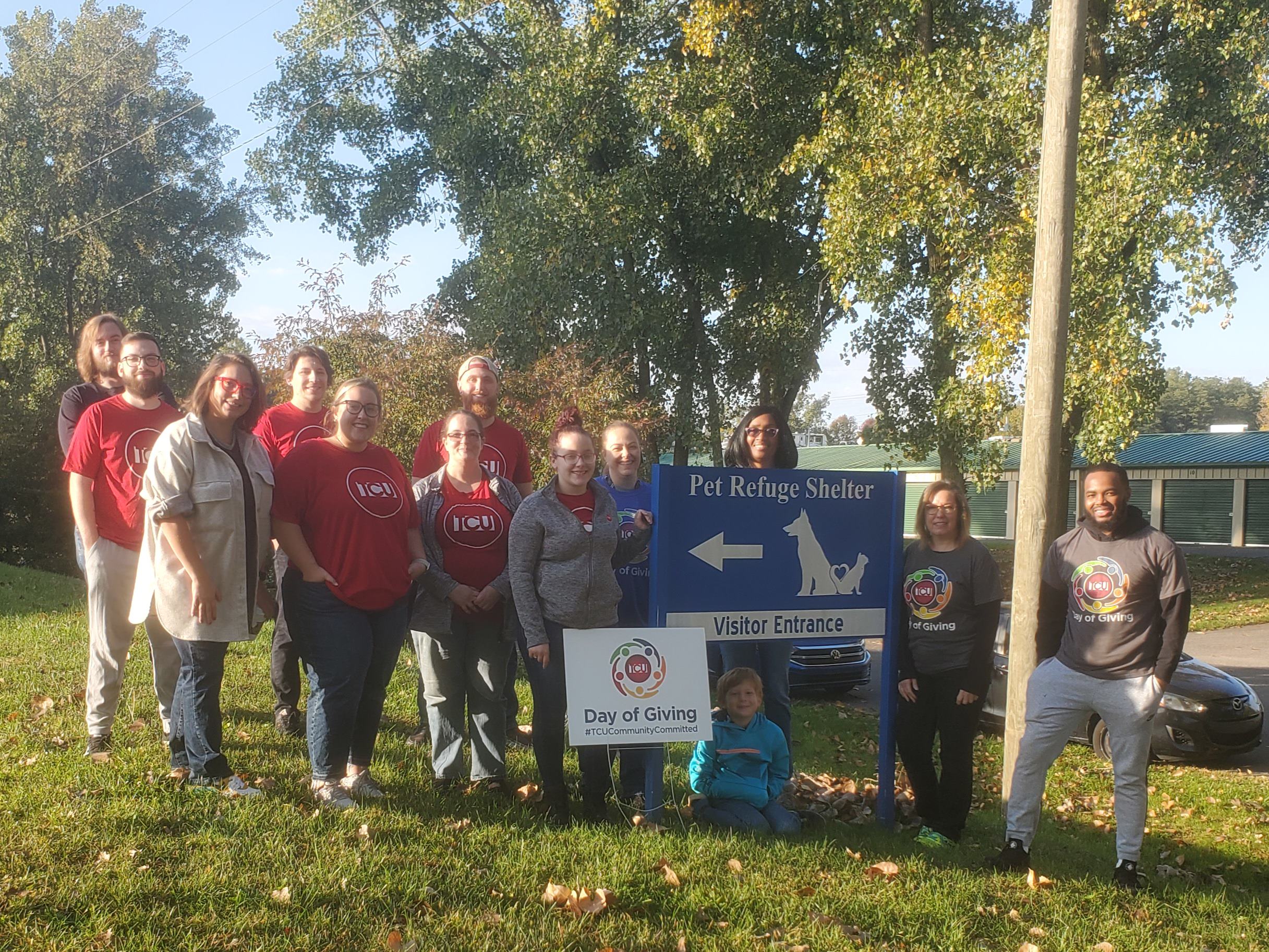 Image of TCU volunteers at Pet Refuge